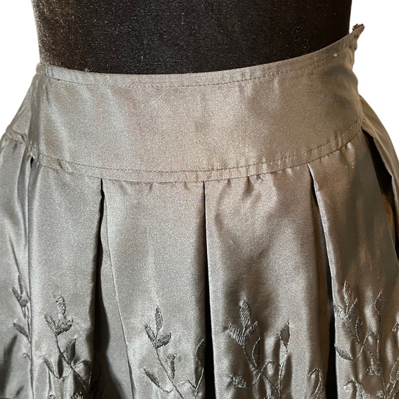 Renfrew Black Embroidery Full Skirt - Picture 7 of 11